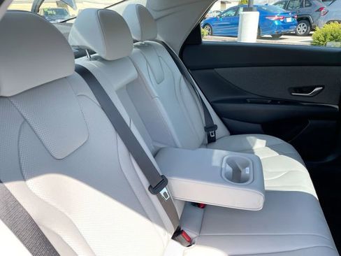 Used 2024 Hyundai Elantra Limited image 15