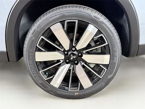 New 2026 Mitsubishi Outlander SE image 28