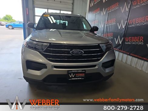 Used 2021 Ford Explorer XLT w/ Class III Trailer Tow Package AWD/4WD image 2