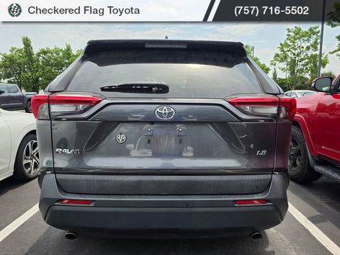 Used 2021 Toyota RAV4 LE FWD image 5