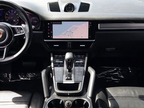 Certified 2023 Porsche Cayenne Platinum Edition image 20