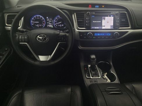 Used 2019 Toyota Highlander XLE image 22