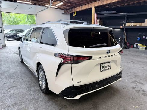 Used 2022 Toyota Sienna XSE w/ XSE Plus Package AWD/4WD image 4