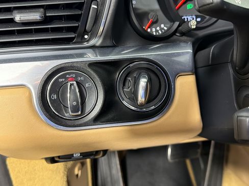 Certified 2016 Porsche 911 Targa 4S AWD/4WD image 16