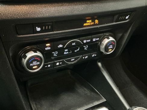 Used 2018 MAZDA MAZDA3 Touring image 23