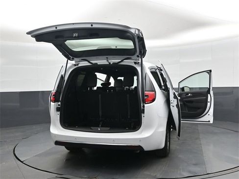 New 2026 Chrysler Pacifica Select image 49