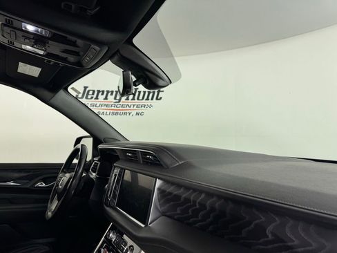 Used 2022 GMC Yukon XL Denali w/ Denali Premium Package image 34