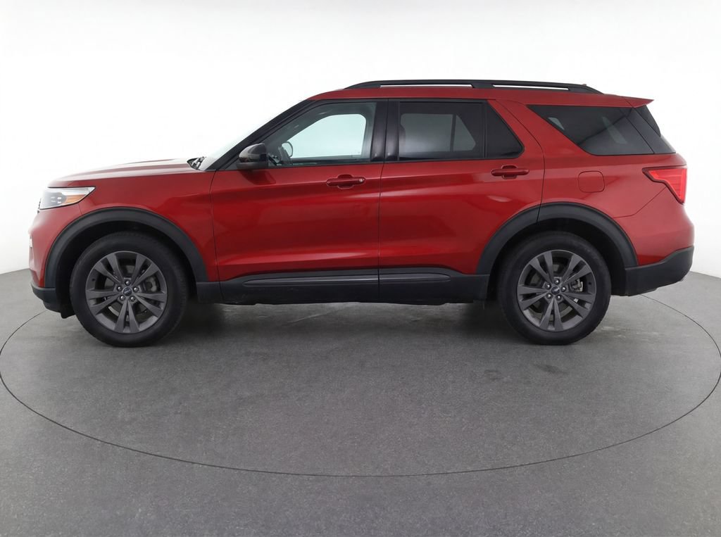 Used 2023 Ford Explorer XLT w/ Equipment Group 202A AWD/4WD image 6