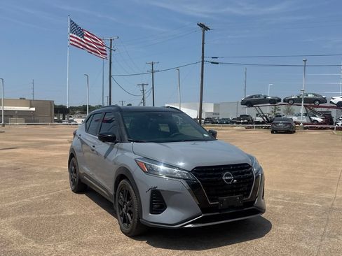 Used 2024 Nissan Kicks SR w/ SR Premium Package FWD image 2