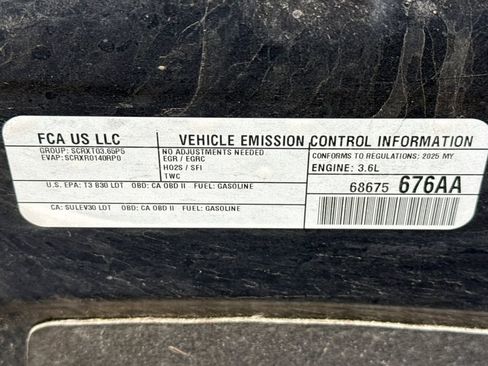 Used 2025 Chrysler Pacifica Limited image 40