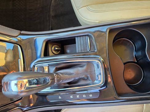 Used 2013 Lincoln MKS AWD image 22