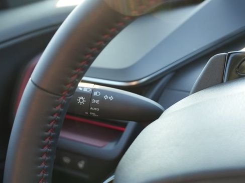 Used 2026 Toyota Prius Plug-In Hybrid FWD image 28