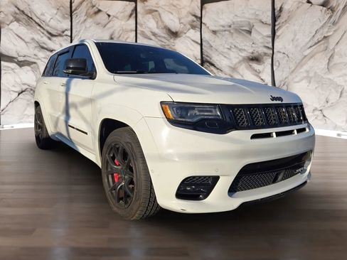 Used 2019 Jeep Grand Cherokee SRT image 2