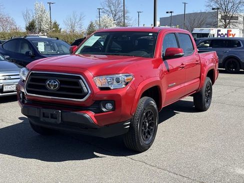 Used 2022 Toyota Tacoma SR5 w/ Technology Package image 5