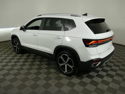 Used 2025 Volkswagen Taos SEL AWD/4WD image 5