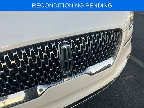 Used 2024 Lincoln Aviator 2WD w/ Premium Package image 4