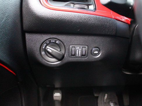 Used 2020 Dodge Challenger SXT image 24