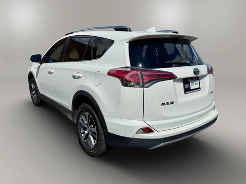 Used 2018 Toyota RAV4 XLE FWD image 3