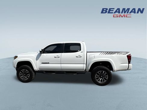 Used 2020 Toyota Tacoma TRD Sport w/ TRD Premium Sport Package AWD/4WD image 4