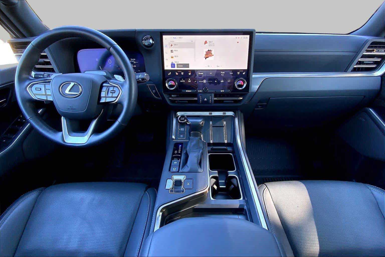 Used 2025 Lexus GX 550 w/ Accessory Package (2T) AWD/4WD image 16