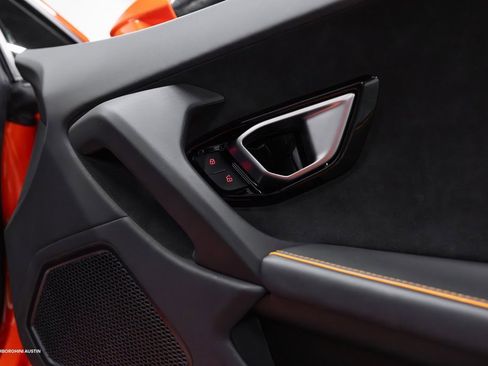 Used 2021 Lamborghini Huracan EVO image 38