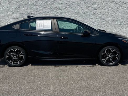 Used 2019 Chevrolet Cruze LT w/ Convenience Package FWD image 2