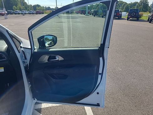 New 2025 Chrysler Pacifica Select image 23