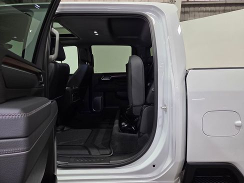 Used 2025 GMC Sierra 3500 Denali w/ Denali Reserve Package image 17