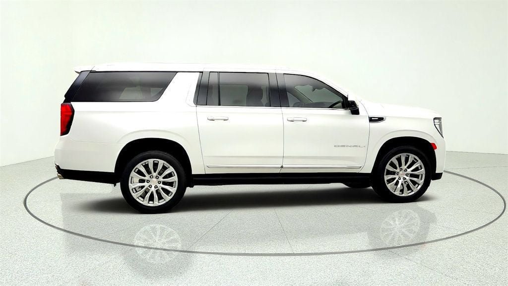 Used 2023 GMC Yukon XL Denali AWD/4WD image 4