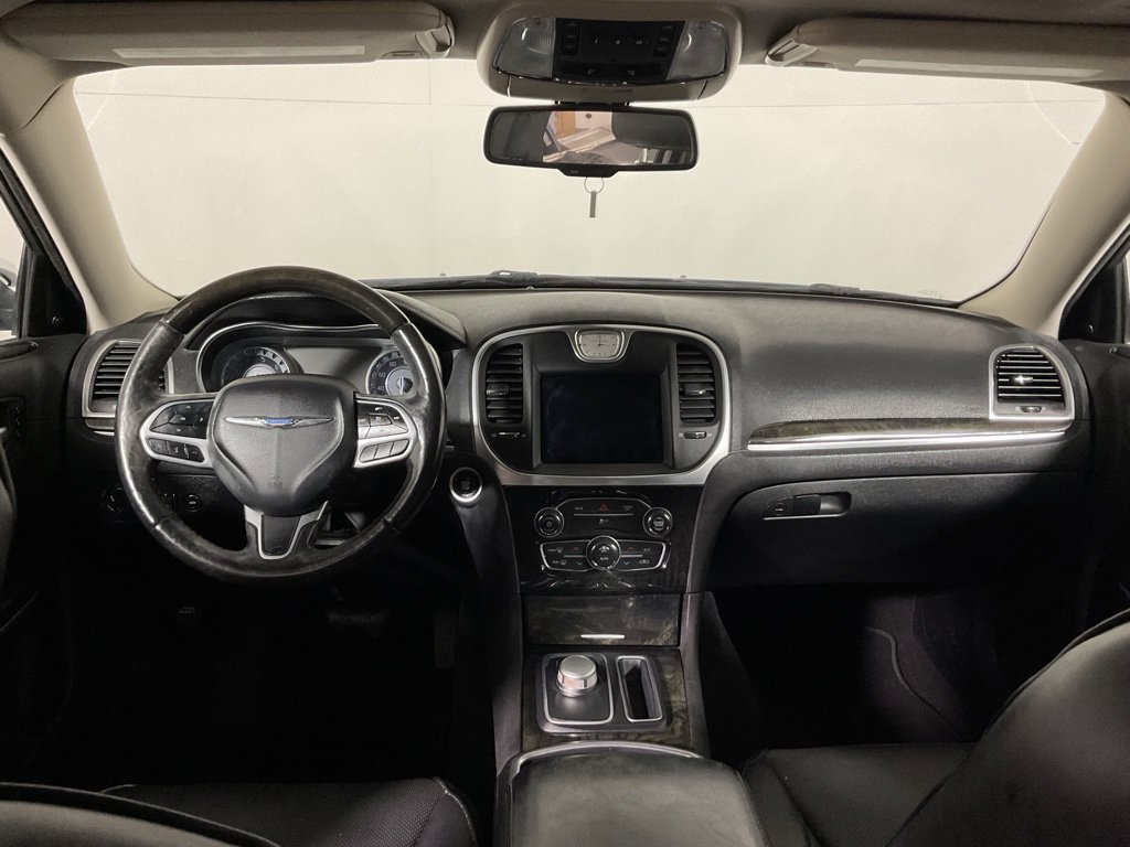 Used 2019 Chrysler 300 Limited AWD/4WD image 23