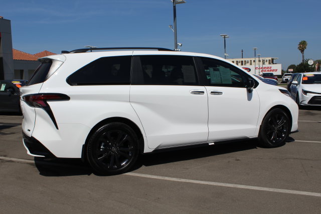 Certified 2026 Toyota Sienna XSE FWD image 16