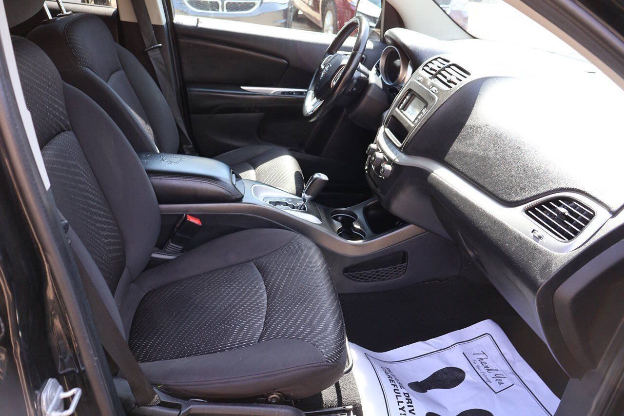 Used 2014 Dodge Journey SXT w/ Flexible Seating Group FWD image 19