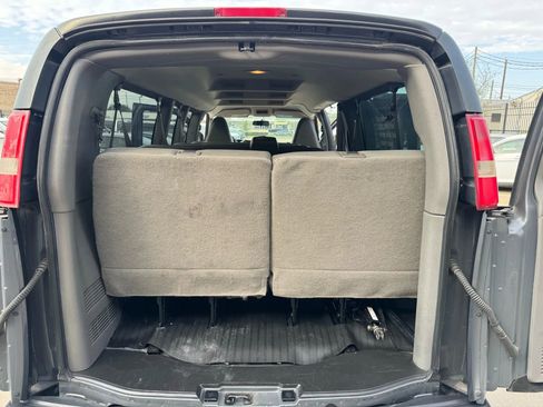 Used 2017 Chevrolet Express 3500 LS image 26