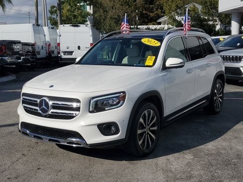 Used 2023 Mercedes-Benz GLB 250 w/ Premium Package image 3