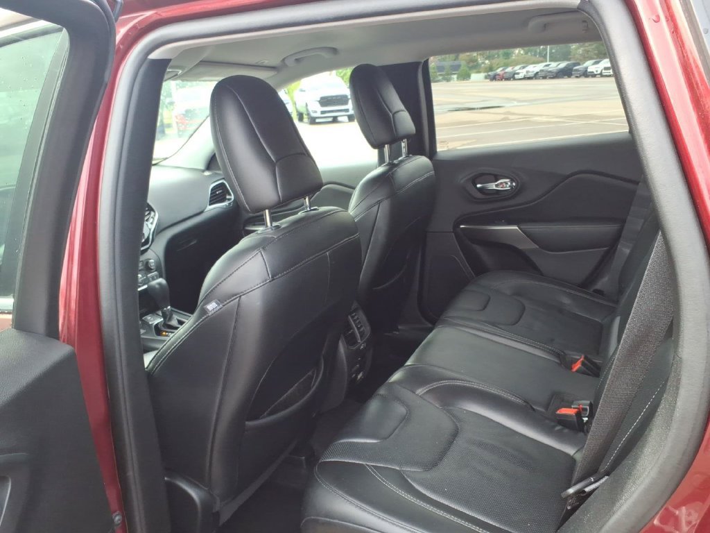 Used 2019 Jeep Cherokee Limited AWD/4WD image 8