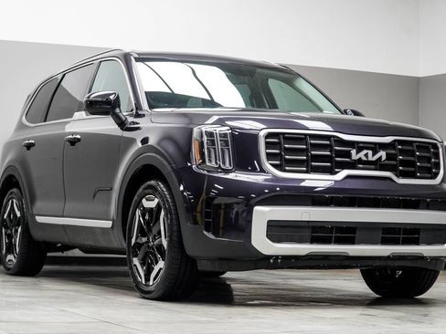 Used 2025 Kia Telluride S FWD image 4