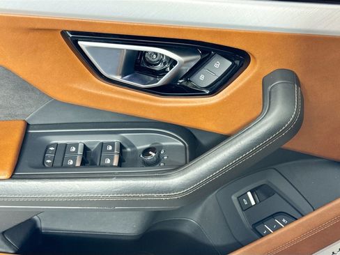 Used 2020 Lamborghini Urus image 23