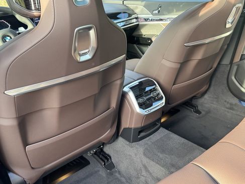 Used 2026 BMW 740i xDrive w/ Premium Package image 20