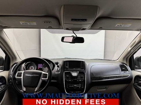 Used 2014 Chrysler Town & Country Touring image 11