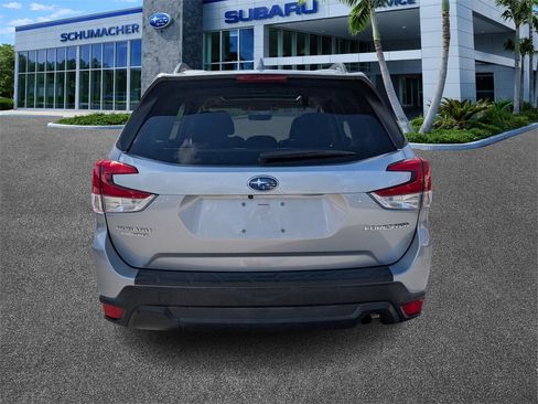 Used 2020 Subaru Forester Premium image 6