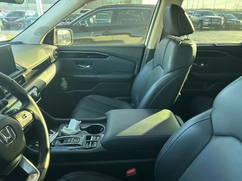 Used 2024 Honda Pilot Touring image 10