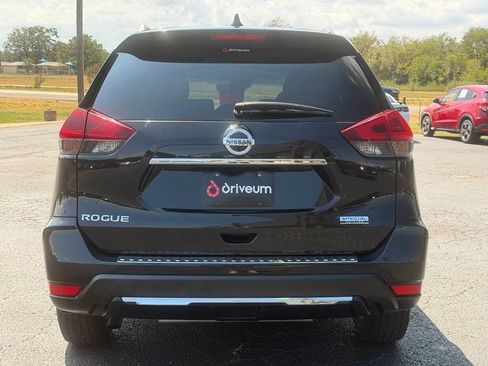 Used 2019 Nissan Rogue S w/ Special Edition Package FWD image 5