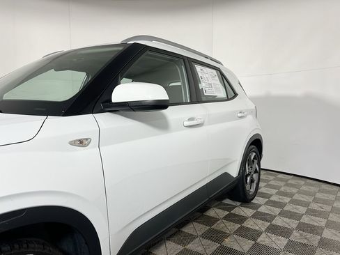 Used 2022 Hyundai Venue SEL image 13
