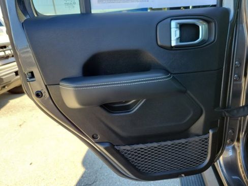 Used 2023 Jeep Gladiator Overland w/ Popular Equipment Package image 18