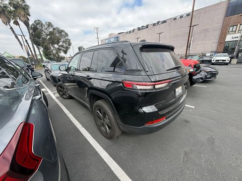 Used 2024 Jeep Grand Cherokee Limited w/ Black Appearance Package image 4