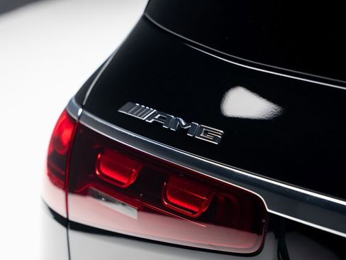 Used 2025 Mercedes-Benz GLS 63 AMG 4MATIC image 32