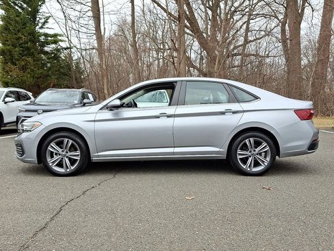 Certified 2022 Volkswagen Jetta SE w/ Panoramic Sunroof Package FWD image 8