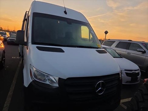 Used 2023 Mercedes-Benz Sprinter 2500 image 20