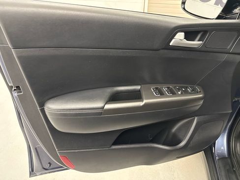 Used 2020 Kia Sportage LX w/ LX Popular Package AWD/4WD image 11