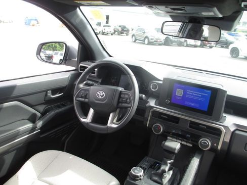 Used 2026 Toyota 4Runner SR5 AWD/4WD image 25